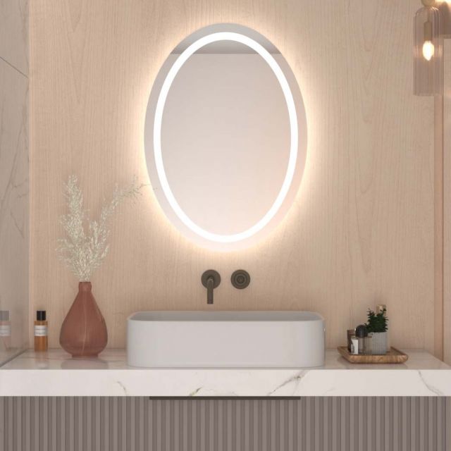 Ovalt spejl med LED-belysning A13